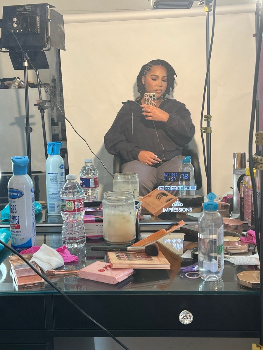 lifeofmy_'s tweet image. Graduated college today omg