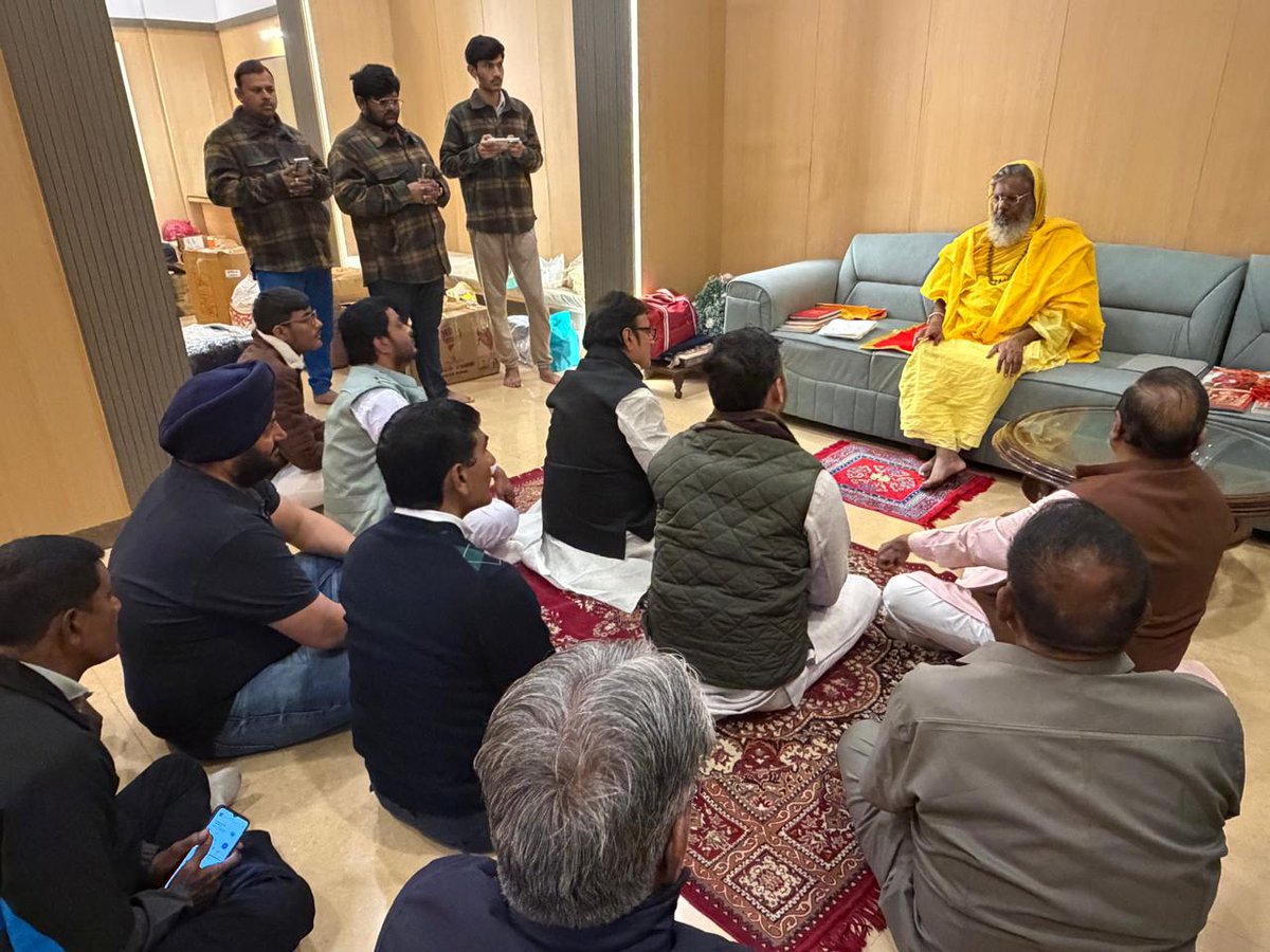 जिस दौर में राजनीति दिन-प्रतिदिन कमीशन, भ्रष्टाचार, फर्जीवाड़े और रेड कार्पेट तक सिमटती जा रही है, उसी दौर में सात बार के विधायक, पूर्व नेता प्रतिपक्ष और वर्तमान में स्वयं को एक सामान्य कार्यकर्ता की भूमिका में रखने वाले नेता हैं जो सुबह पाँच बजे ही जनसुनवाई शुरू कर देते हैं।

एक