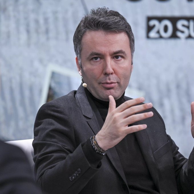 Soruşturmada itirafçı olan bir kişinin ifadesine göre, Mehmet Akif Ersoy’un maaşı dışında elde ettiği kaynağı belirsiz paraları MHP’li Serkan Toper’e verdiği, Toper’in de bu paraları değerlendirdiği ortaya çıktı.

İfadelerde, Toper’in Habertürk üzerinden sevmediği kişilerin