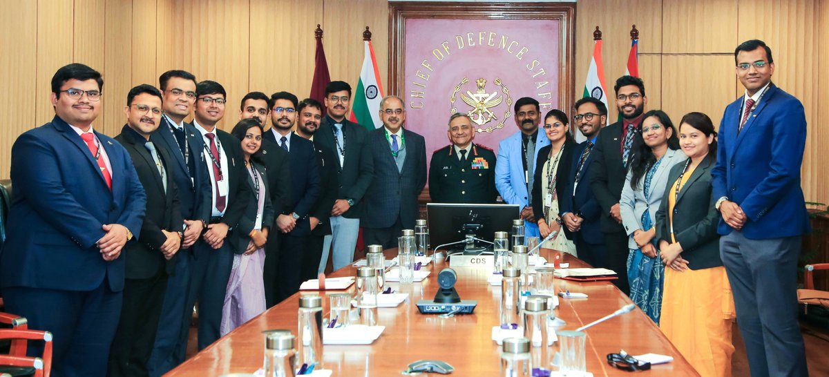 HQ_IDS_India's tweet image. General Anil Chauhan, Chief of Defence Staff #CDS interacted with #IDAS probationers and congratulated them on their selection into the Indian Defence Accounts Service, a premier service cadre with a critical role in national defence. 

He shared his perspectives on the rapid…