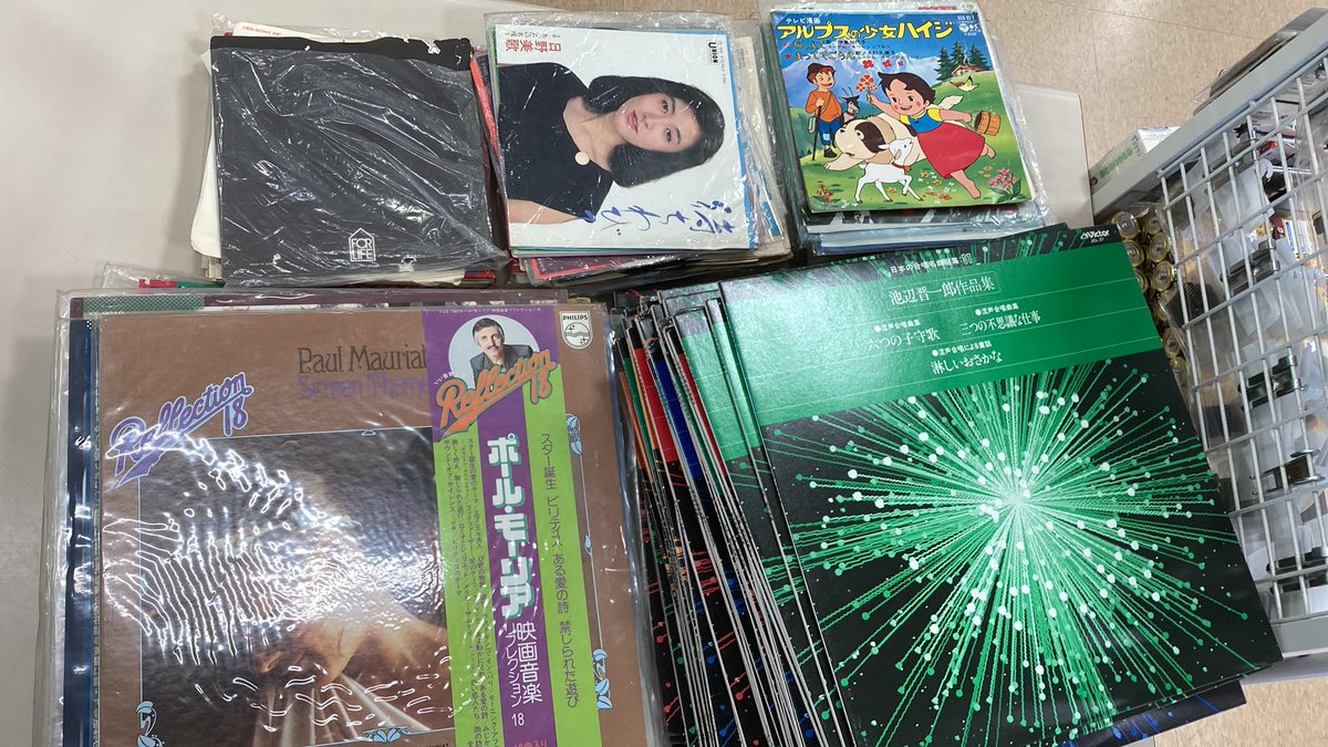 こんにちは！本日当店ではジャンクレコードの入荷を致しましたので是非