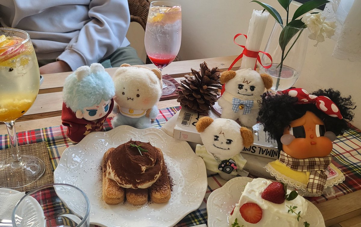Out having a blast!
#kyumae #chokyumae #규매 #cafe