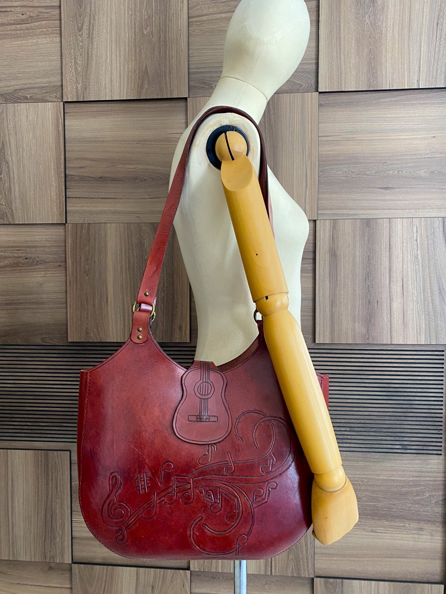 NuaBagscom's tweet image. 🎸 Guitar Detail Handmade Shoulder Bag

Handcrafted with care, designed for modern style.

✨ One of a kind
✨ Hand-stitched craftsmanship

nuabags.com

#HandmadeBag #GuitarDetail #Nuabags #ArtisanMade #UniqueStyle #ModernAccessories