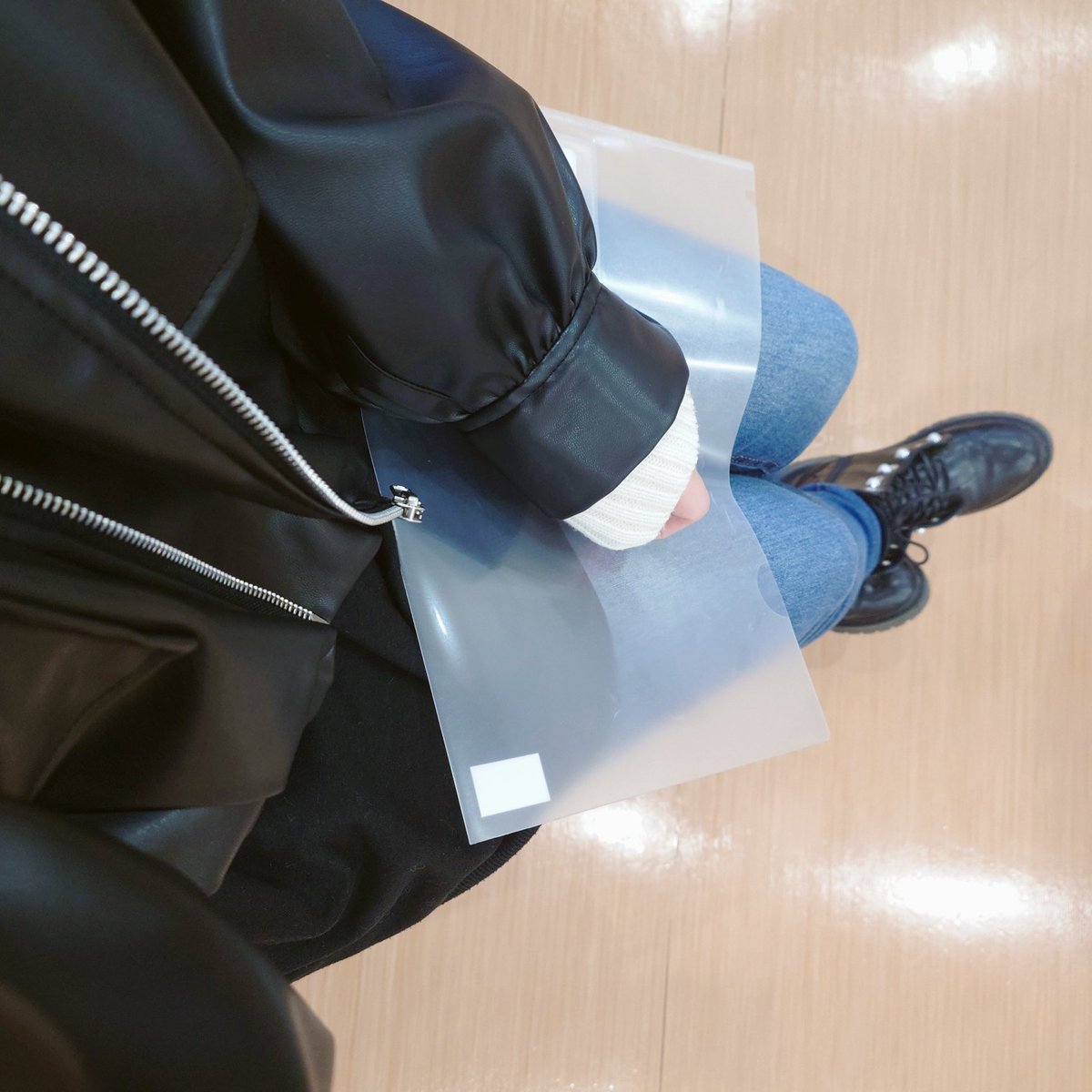 NyansDay's tweet photo. 危うくパンツまで
黒にする所だった…

ほぼ全身真っ黒
カバン、財布、キーケースも黒
なのに家のキーケースだけ
ピンクの肉球ケース

合わんかぁ https://t.co/3LUASROWkD