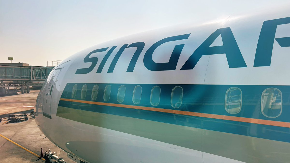 Capt_Bee's tweet image. Indigoの3時間遅延で、ほぼ諦めていたSQフライト、ムンバイ空港のスタッフフルサポートの元、なんとか間に合った。ほんとギリギリ、最後の搭乗、グランドスタッフの皆様に感謝感謝🥲
#SQ421 #indiGodelay