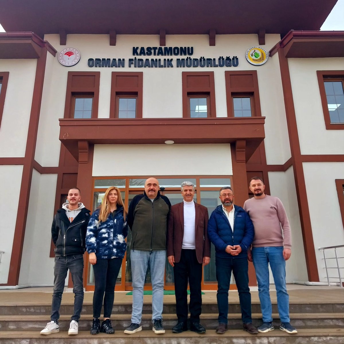Kastamonu Fidanlık Müdürümüz Levent Tereoğlu Bey'i Bölge Sekreterimiz ve Baştemsilcimiz ile birlikte Ziyaret ettik.
Değerli Müdürüme Misafirperverlikleri için Çok Teşekkür ederiz