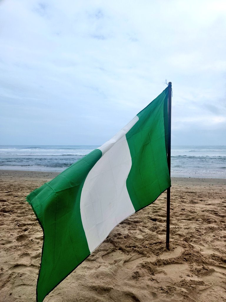 osazenoo's tweet image. Americans strongly own their national identity and project their country as the most powerful in the world. From childhood, patriotism is taught; bless America, defend it.

They criticize their government fiercely, yet their love and loyalty to the nation remain unquestioned and…