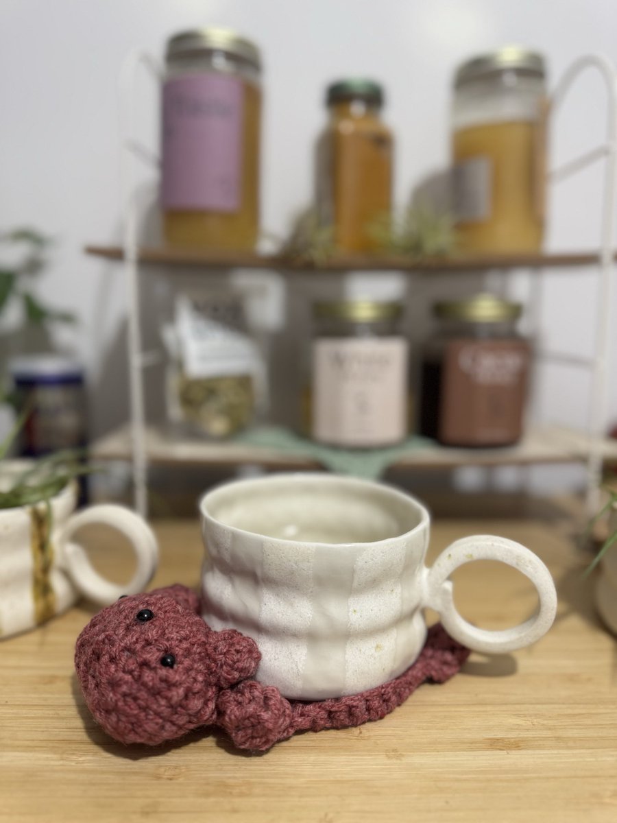 miccoにゃんの可愛すぎる手編みグッズ、『ぺっちゃんこくまコースター