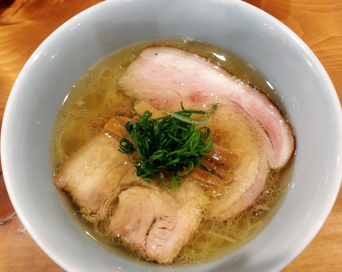 #しば田 #塩そば #細麺
鶏感強め　たおやかな細麺
チャーシューとメンマも◎
2週間ぶり今月2度目の訪問
前回も相当美味かったけど今日さらに美味い
しば田行く度に右肩上がりで美味くなってる