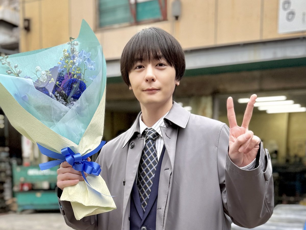 tx_drama9's tweet photo. ◤◢◤ 📢#ドラマコーチ
　　　　クランクアップ写真🎉   ◢◤◢

普段はクールで、実は現場で一番
不意に笑いを届けてくださった
所 貴之 役 #犬飼貴丈 さん！

本当にお疲れ様でした💐

❯❯無料見逃し配信は本日21:53 まで❕
📎 https://t.co/977Cu4rnCj
　ぜひTVerで最終話を見届けてください🥹📣 https://t.co/vrpRFmQy9f