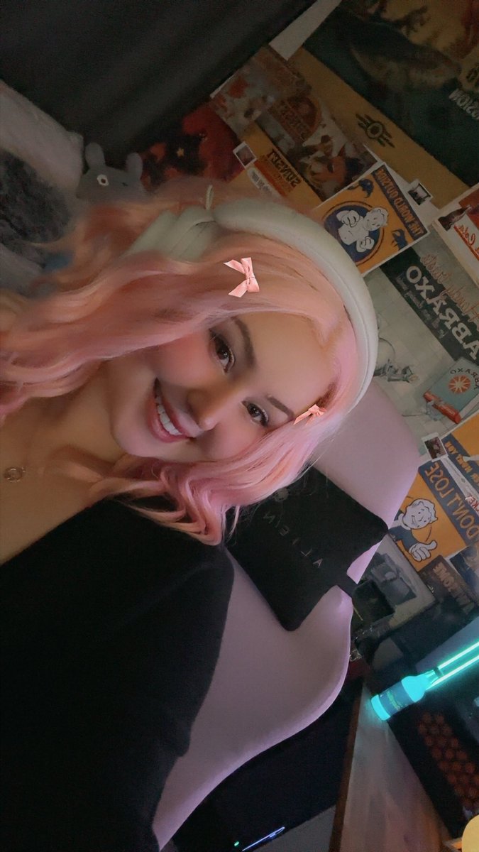 Pink for stream today 🥰