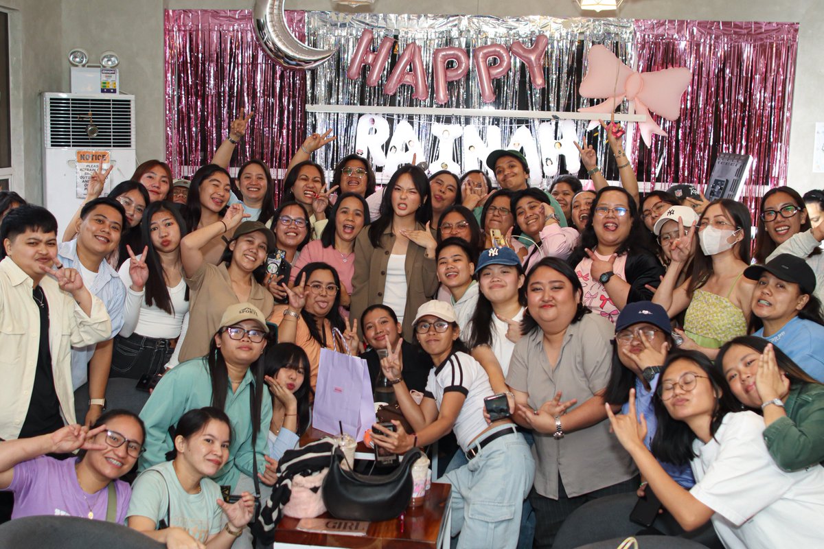 rainahverse's tweet photo. raindears = family ♡ https://t.co/wzRXGIm3Y1