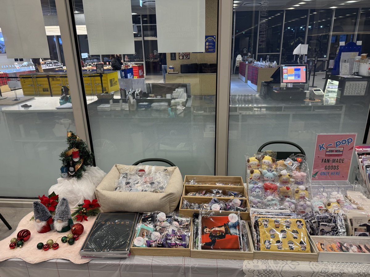 퍼플유리 플리마켓 셋팅 끝! 
내일부터 2주간 
부산 영도 피아크 4층 카페앞에서 진행합니다
많이 놀러오세요~ 

#퍼플유리 #피아크 #플리마켓