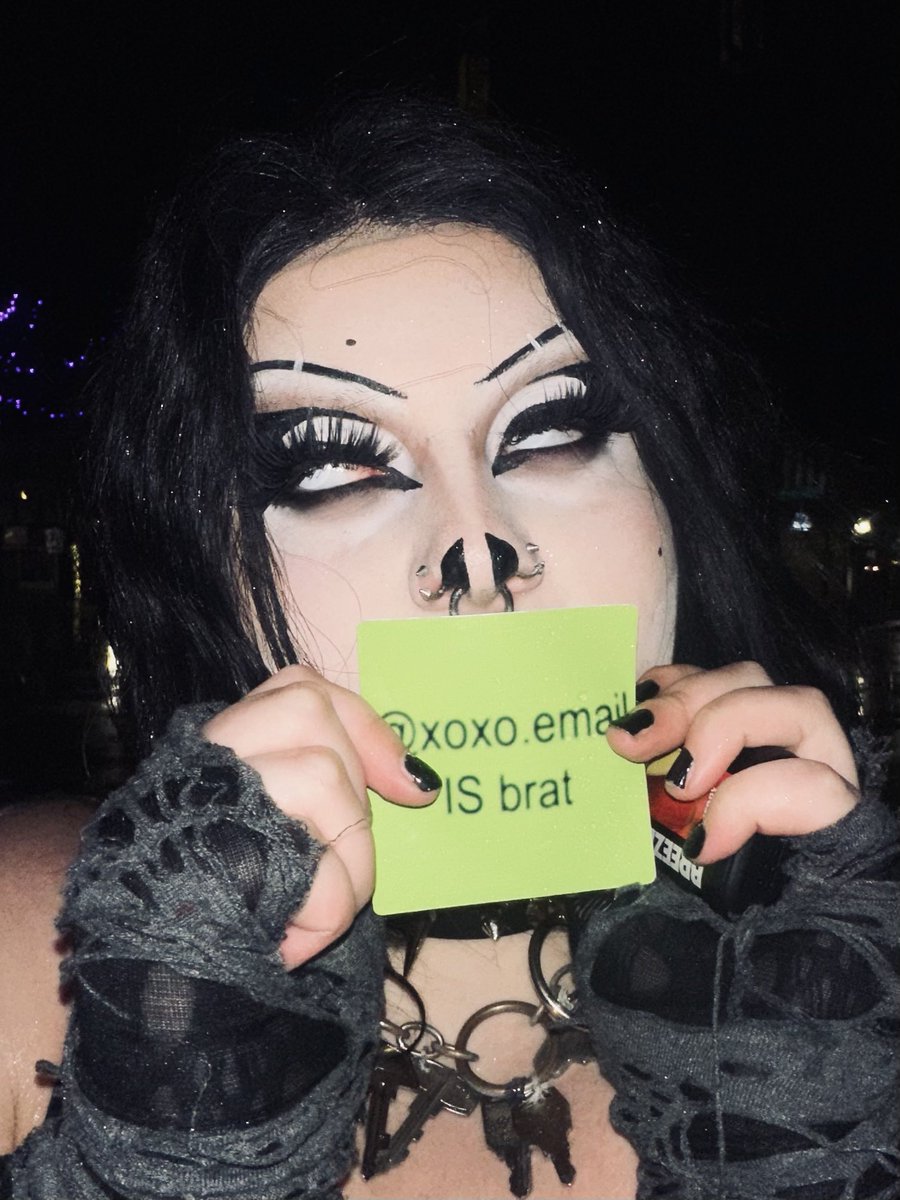 gininhell's tweet image. Should we do a lil key should we have a lil line?