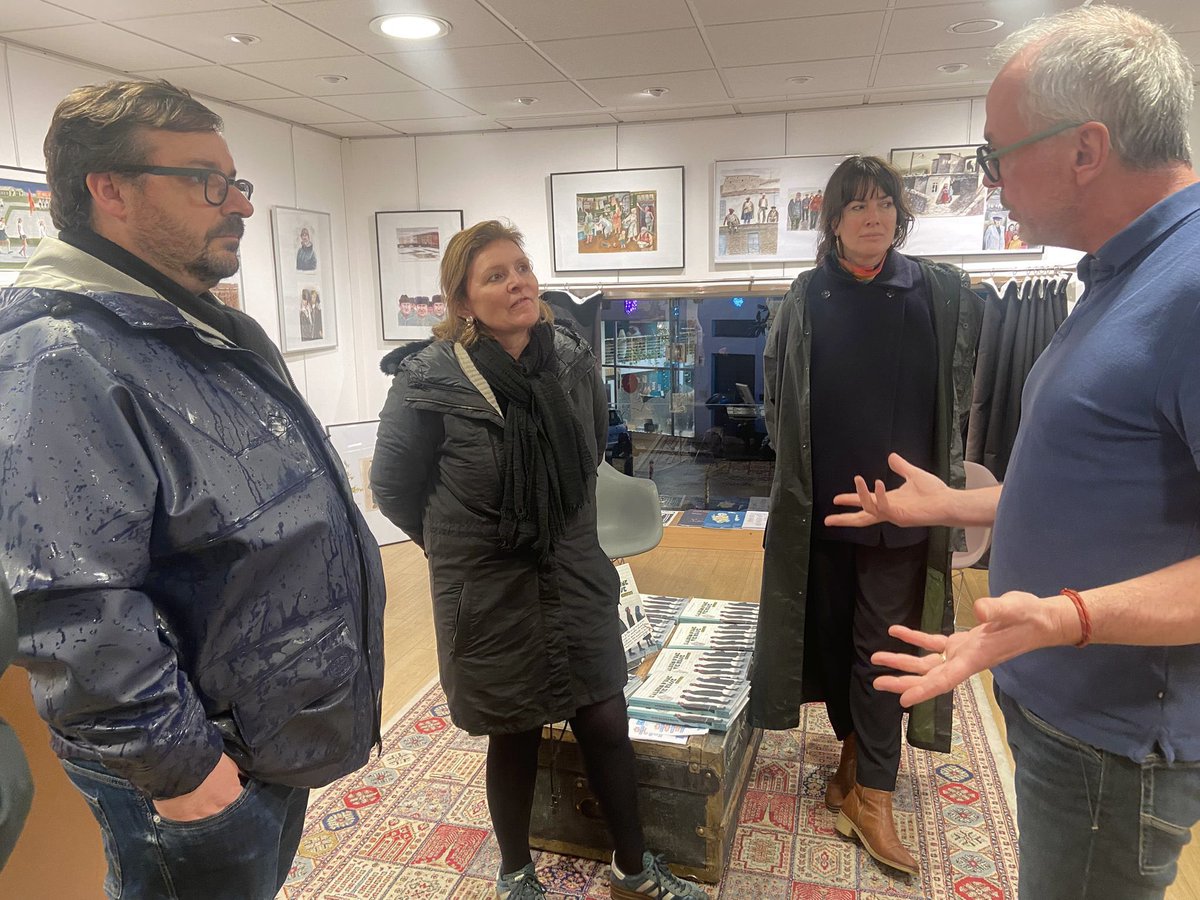 À la rencontre de plusieurs commerçants du centre-ville de Nantes.

La période de Noël est essentielle pour les commerces de proximité. Leur engagement et leur créativité font vivre nos rues et contribuent pleinement à la réussite des fêtes et au rayonnement de la ville. ✨