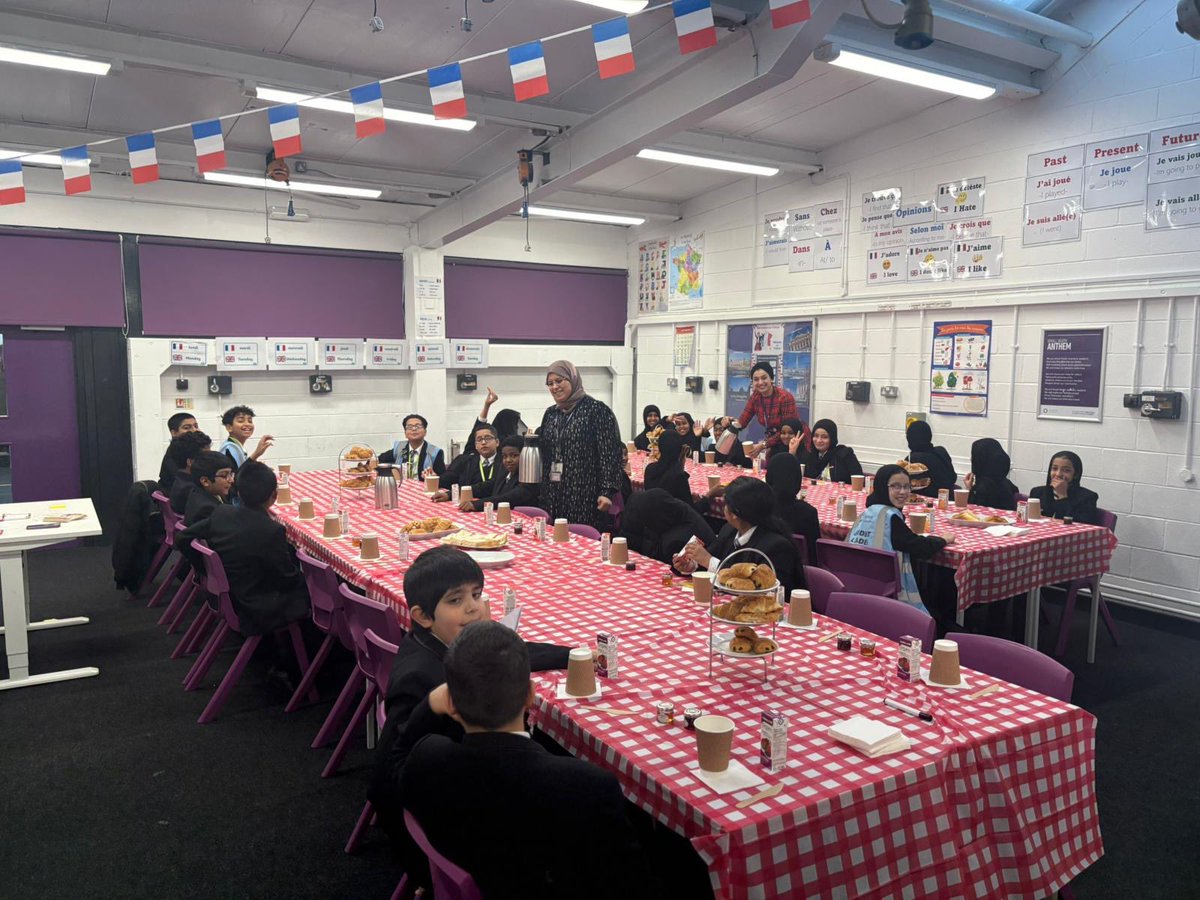 SmallHeathLA's tweet image. Our French breakfast.A lovely way to end the term.
#languages #food #festive