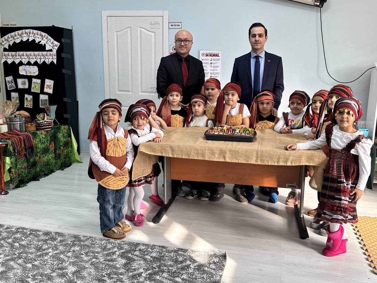 Kaymakamımız Sayın Mustafa Mücahit AYAN ve İlçe Millî Eğitim Müdürümüz Sebahattin KAYA, 125. Yıl Zübeyde Hanım Anaokulunu ziyaret ederek Yerli Malı Haftası kapsamında düzenlenen etkinliklere katıldı. 🍎🍊