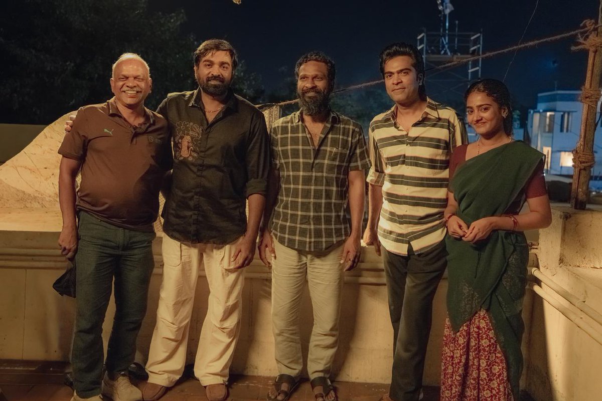 Vijay Sethupathi graced the shooting spot of Arasan and shared a memorable moment with director Vetrimaaran and Silambarasan.

#VetriMaaran <a href="/SilambarasanTR_/">Silambarasan TR</a> <a href="/VijaySethuOffl/">VijaySethupathi</a> <a href="/anirudhofficial/">Anirudh Ravichander</a> #SilambarasanTR #ARASAN