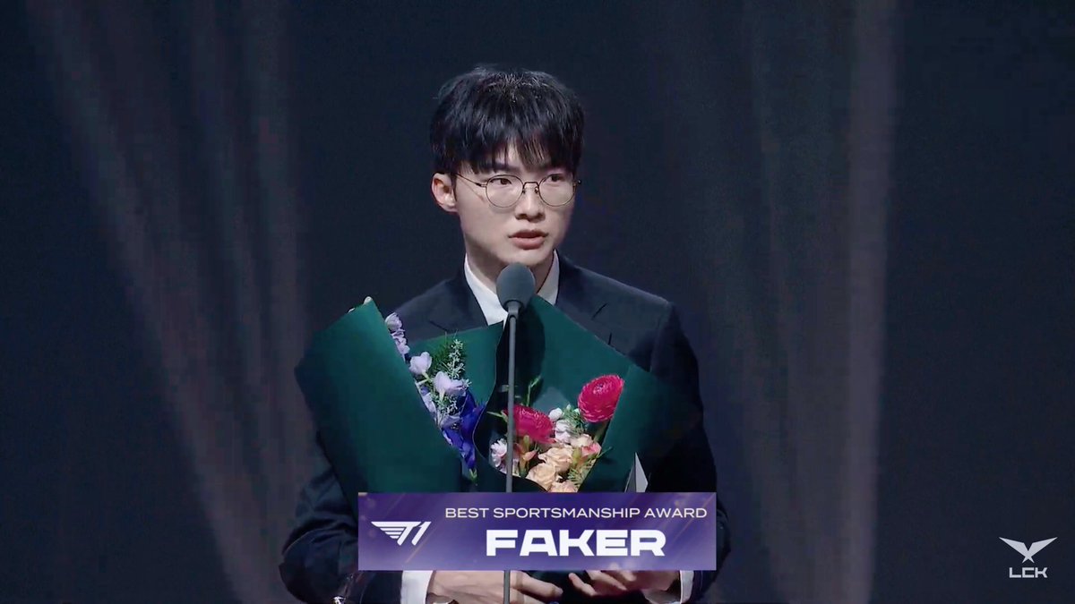 hyeokoyangi's tweet photo. 𝟐𝟎𝟐𝟓 𝐋𝐂𝐊 𝐀𝐖𝐀𝐑𝐃𝐒

𝖡𝖤𝖲𝖳 𝖲𝖯𝖮𝖱𝖳𝖲𝖬𝖠𝖭𝖲𝖧𝖨𝖯 𝖠𝖶𝖠𝖱𝖣 : 
𝐅𝐀𝐊𝐄𝐑 ⩌ ̫⩌ )💐✮⋆˙🏆

#faker #페이커 #이상혁 #LCKAwards https://t.co/4nacdREXcj