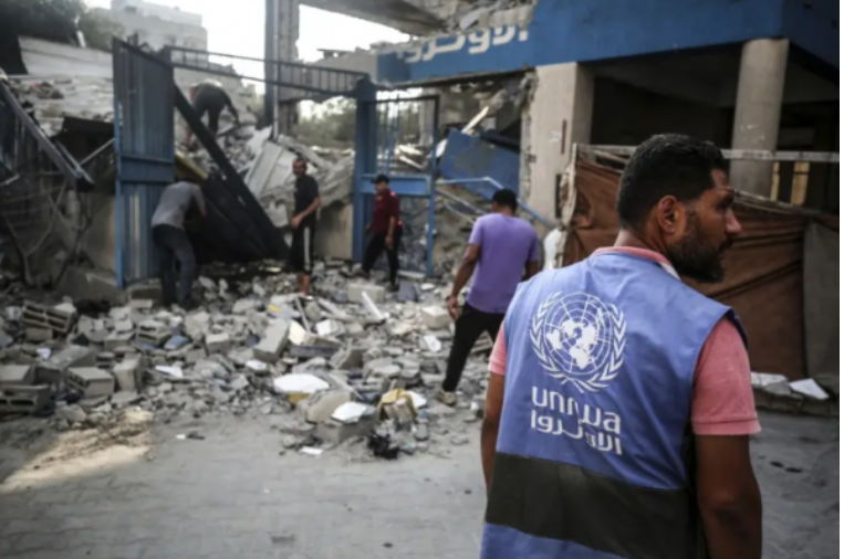 الأونروا تعيد بناء مساحات تعلم بديلة للأطفال في غزة 