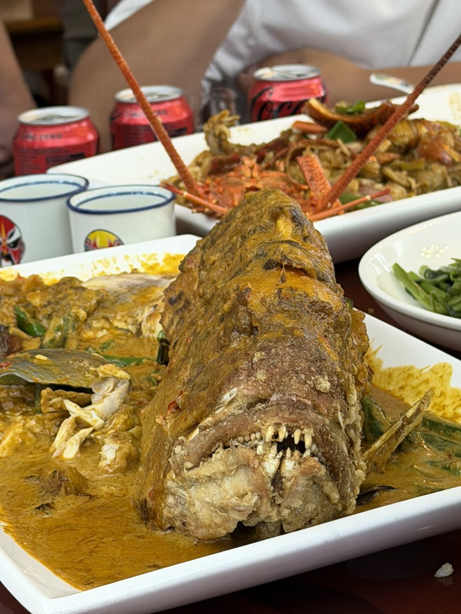 公司新年聚餐，馬來餐廳，好吃😋魚好大！