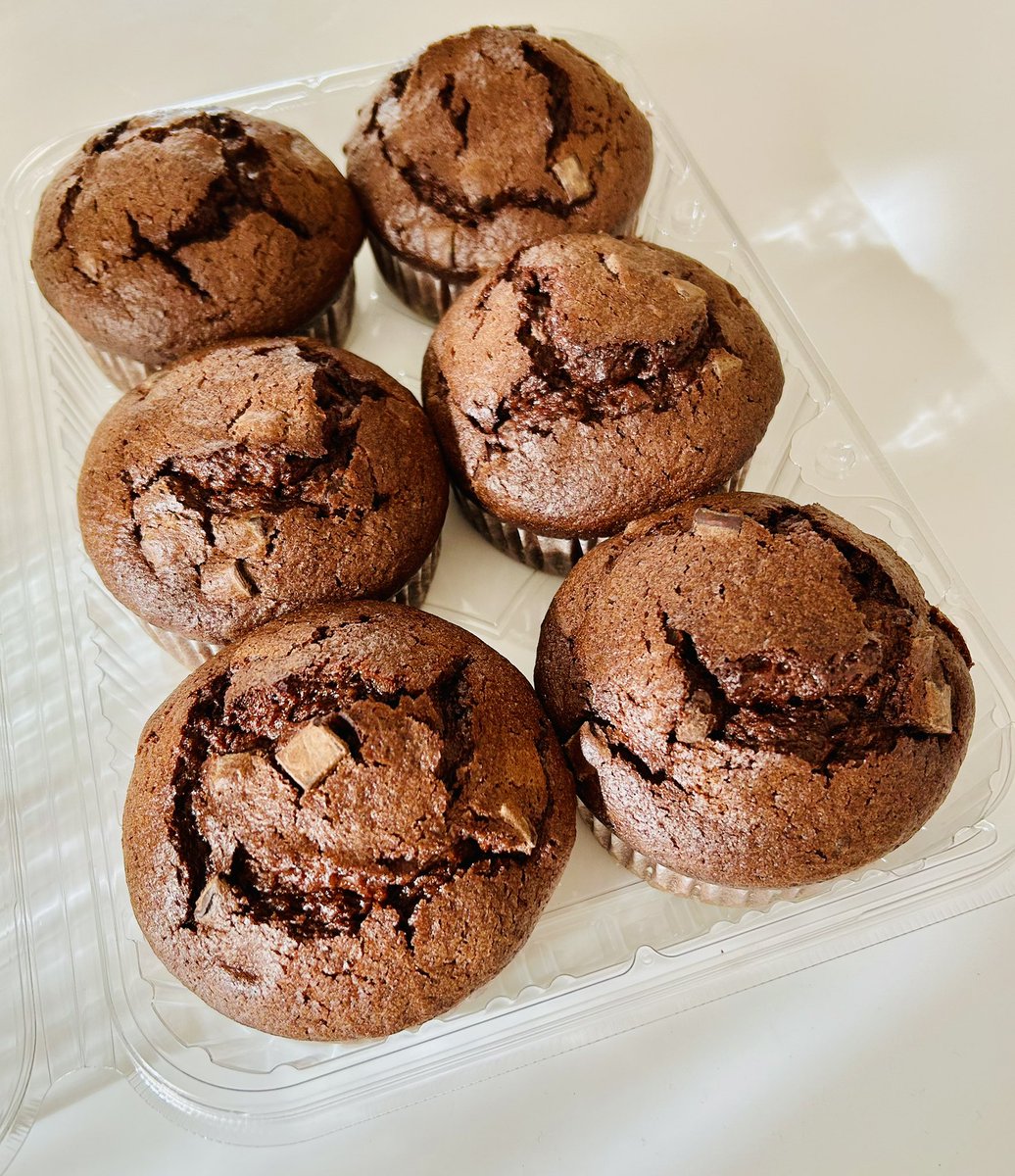 今日は望んで爆損してるけど お祝い事があったのでコストコのチョコ