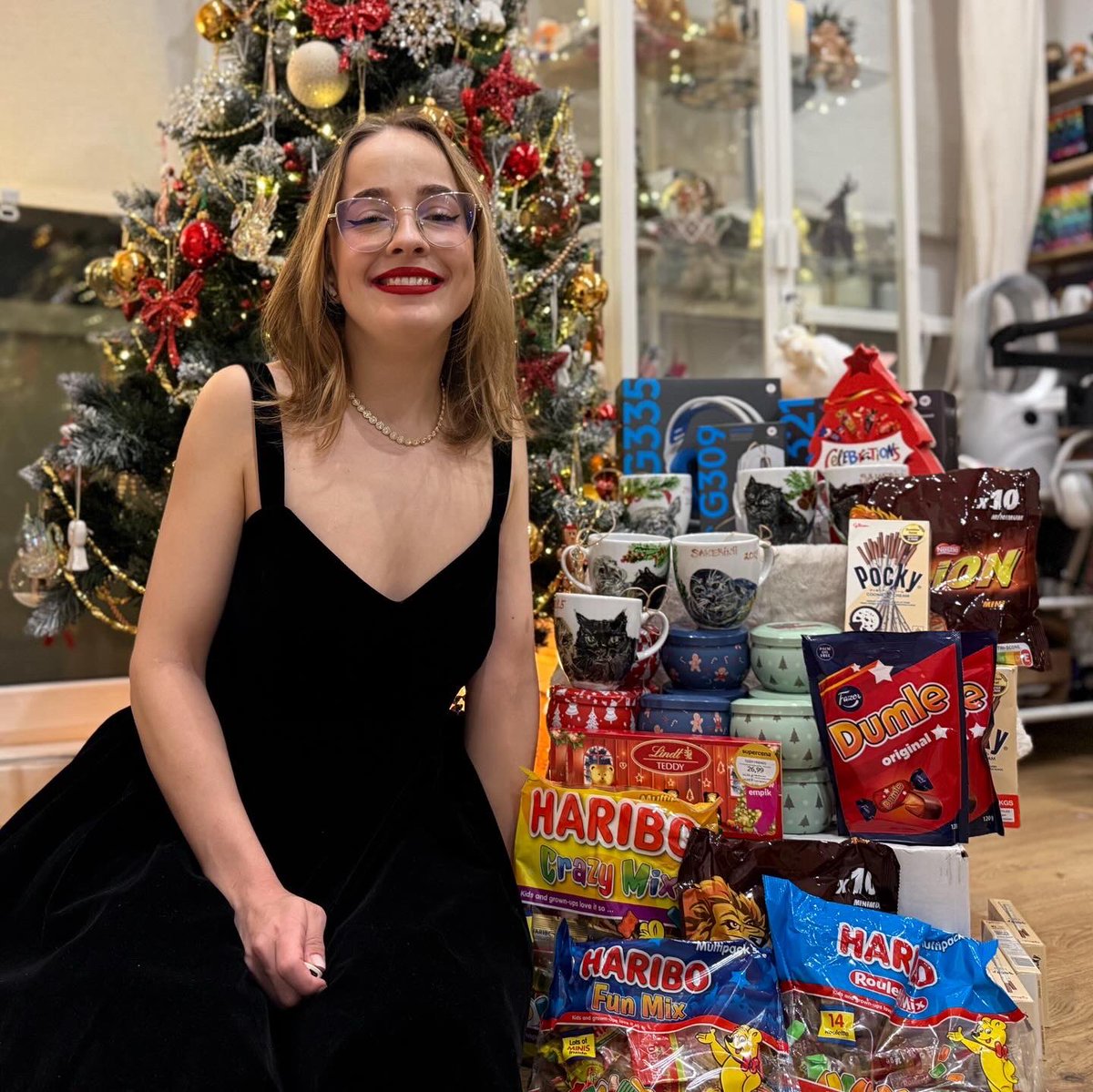 Robię dziś urodzinowy streamek z nagrodami dla widzów! 
Będzie mi miło jak wpadniecie ❤️
Twitch.tv/Sakebinii