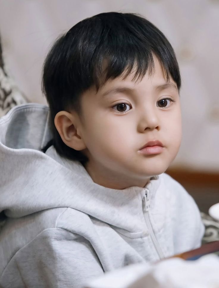 svnsean's tweet image. Kedatangan tamu dengan dalih mau antar makanan kesukaan saya but look at the little one, wake up from nap in confused.
So cute.

📍𝐆𝐫𝐞𝐞𝐧 𝐀𝐧𝐝𝐚𝐫𝐚 𝐑𝐞𝐬𝐢𝐝𝐞𝐧𝐜𝐞