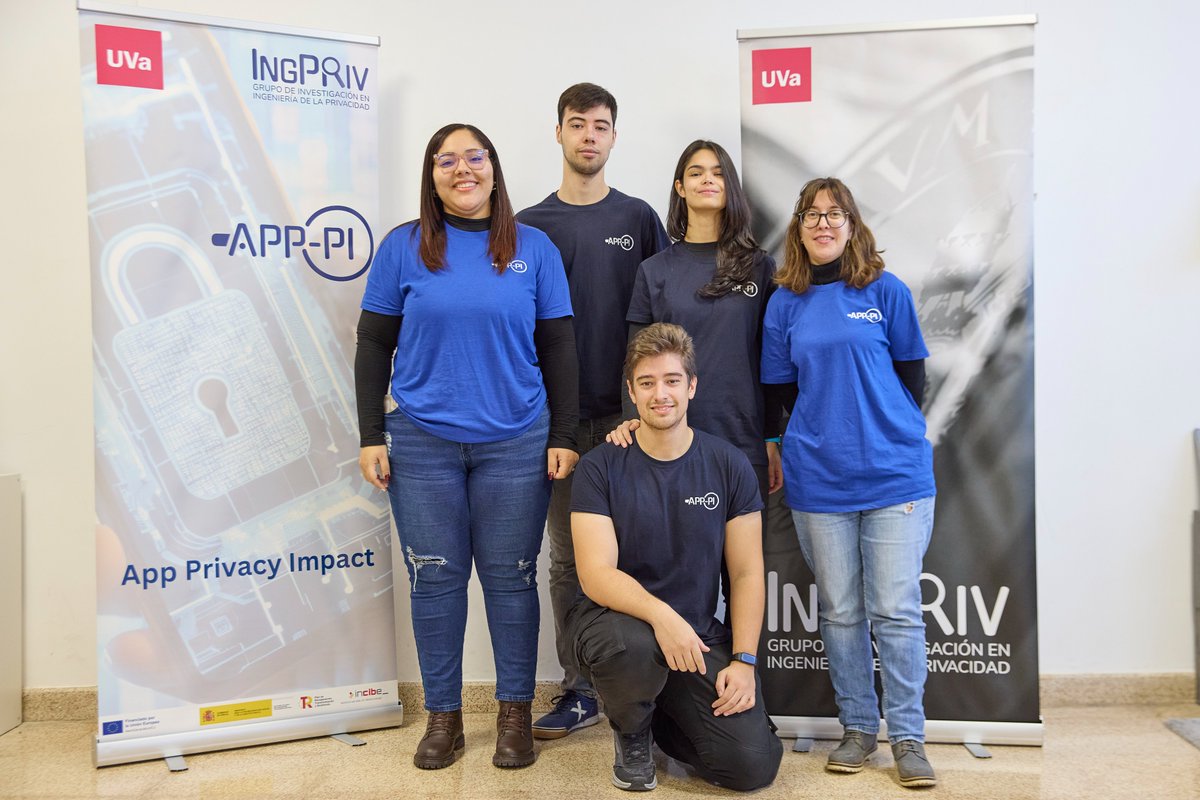 IngPrivUVa's tweet image. Alumnos de 3º y 4º de ESO de @lestonnacvallad recibieron un taller de #privacidad en #appsmoviles y probaron nuestra herramienta #APKFalcon Más info👉acortar.link/pRtCne @INCIBE @EIInfUVa #AppPI #ProyectosCiber #NextGenerationEU