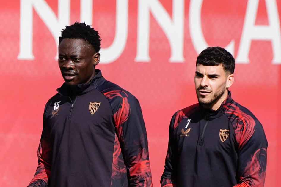 El día 1 de Enero debería de estar un delantero centro aquí, y es tarde...