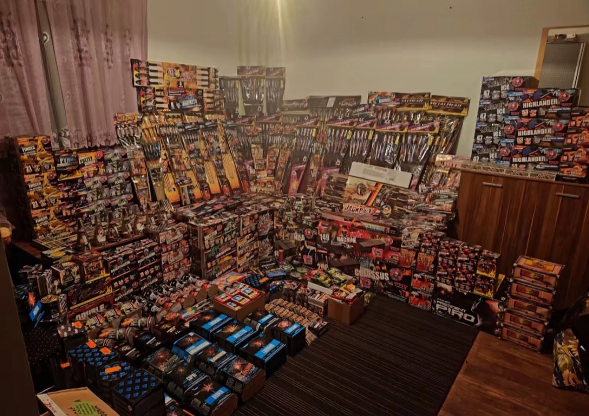 Deutsche das ganze Jahr:
"Alles ist so furchtbar teuer, es bleibt kaum noch Geld zum Leben über!"

Auch Deutsche jedes Jahr zwischen dem 29.12. und 31.12.