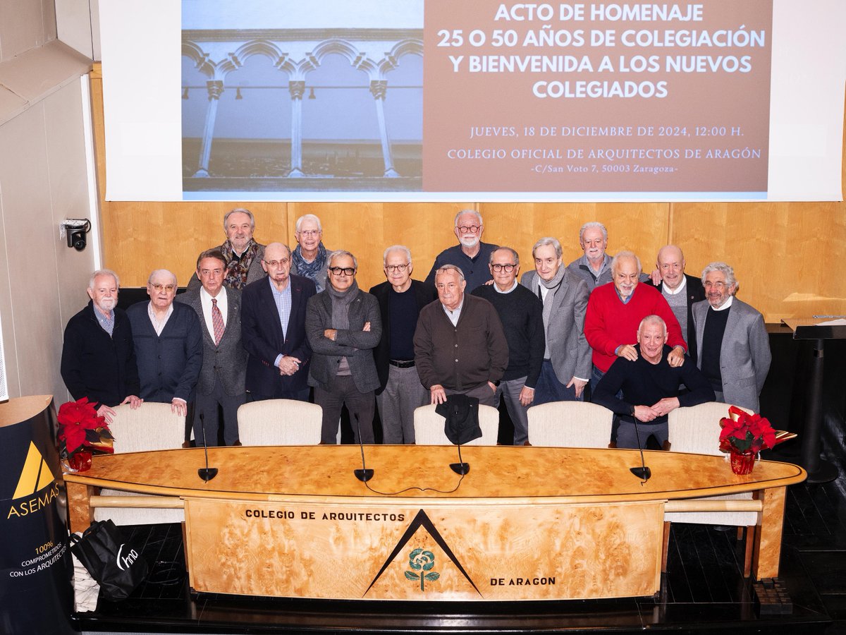 Homenaje a los colegiados que cumplen 50 años de colegiación en el COAA