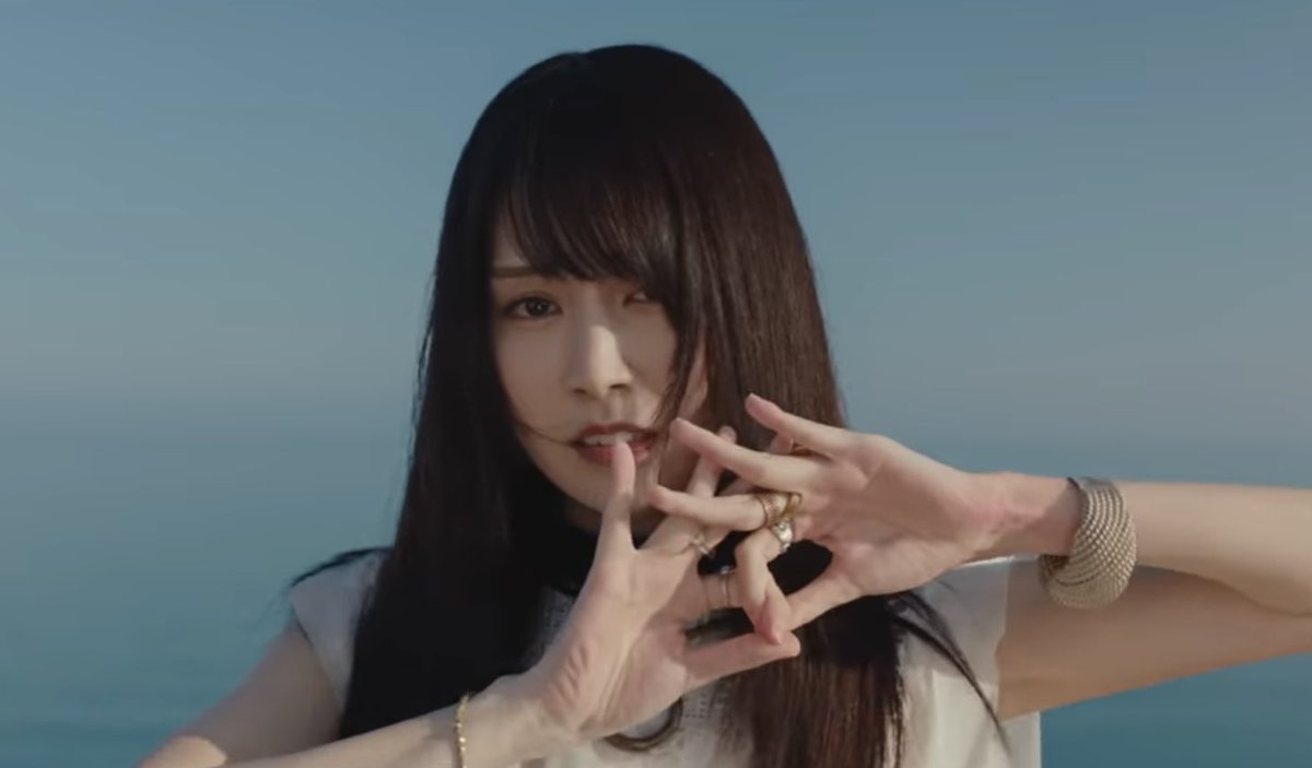 pythonball's tweet image. ほんの少し昔、泣きながらオーディションの動画に出ていた田舎の女子高生が、国民的番組で日本を代表するアイドルグループのセンターを張る
ありがちな話ではあるけど、ずっとみている側からはやはり胸にくるものがありますね
賀喜遥香、最高です🟠🟢

#kakimail
#kakitalk 
#SameNumbers
#紅白歌合戦