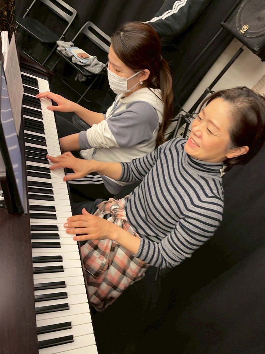 #300歳の誕生日
本日のお写真は贅沢すぎる1枚
前半通しの際に急遽りんさん(<a href="/garanlin/">伽藍 琳　Lin Garan</a> )と連弾をさせていただきました😂🎹
連弾と言っても私はほとんど何もしていないのですが、笑
お隣に座れたことが嬉しかったです🤤