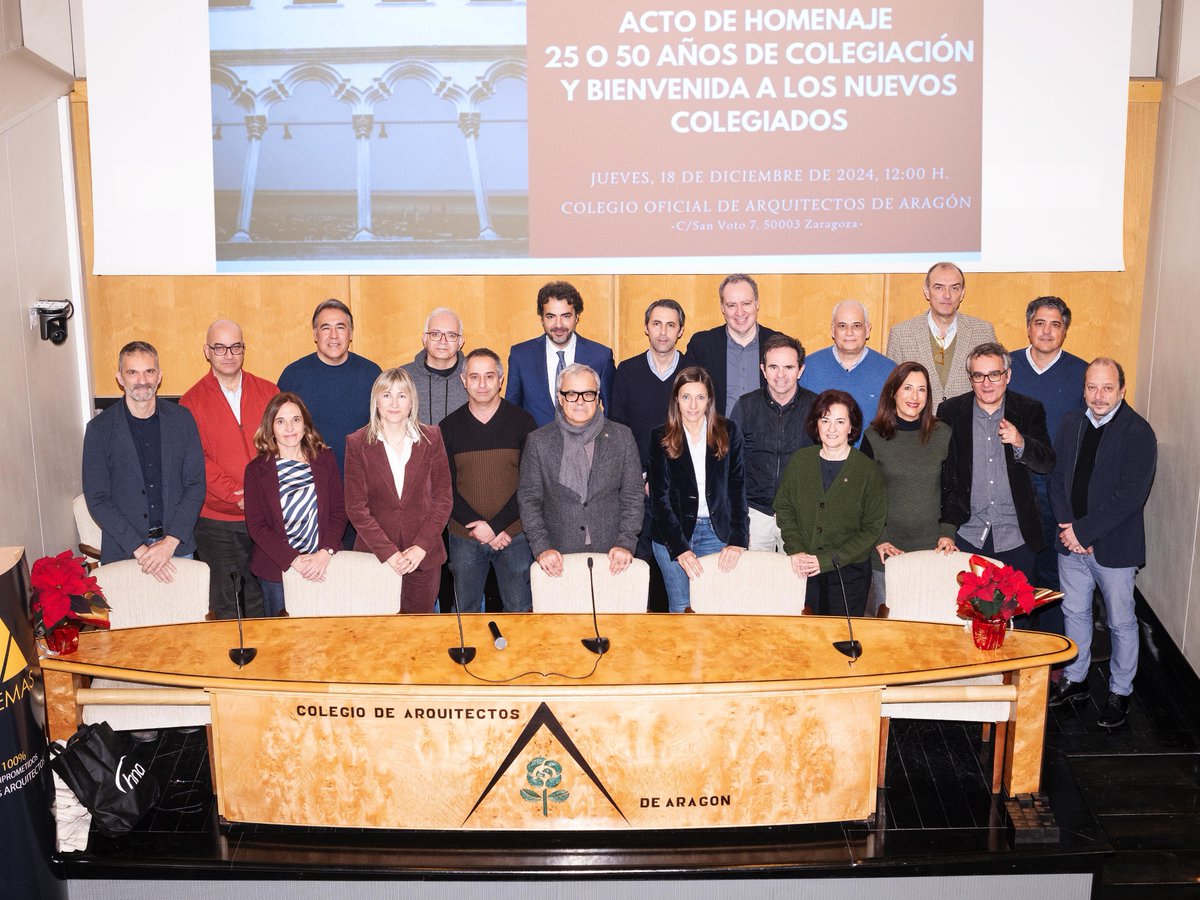 Homenaje a los colegiados que cumplen 25 años de colegiación en el COAA