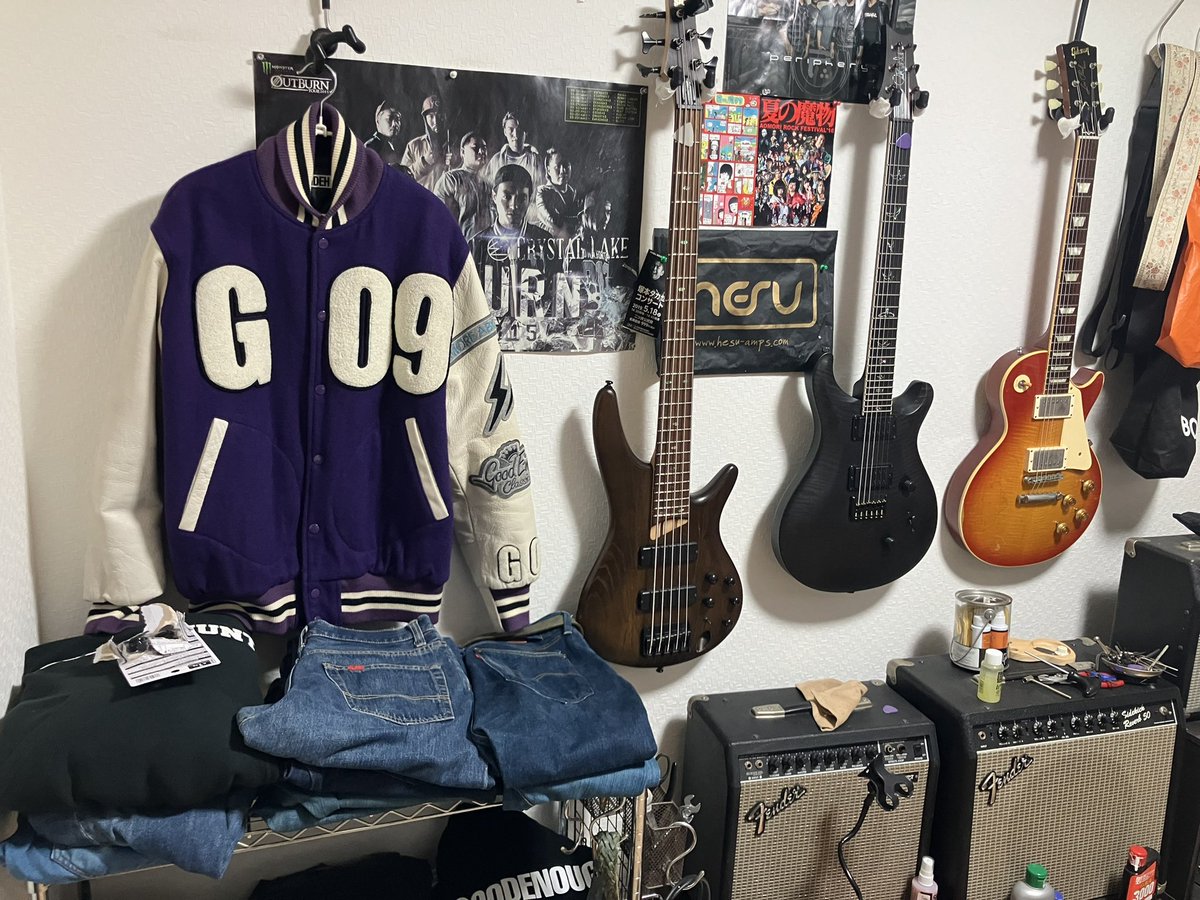 nekochanguitar's tweet photo. My New Room
#90s古着 #Lollapalooza #janesaddiction
#90s裏原系 #goodenough #90sバンT #numetal
#prs #markholcomb
#vanzandt #ibanez #gibson https://t.co/0lidfTZuQK