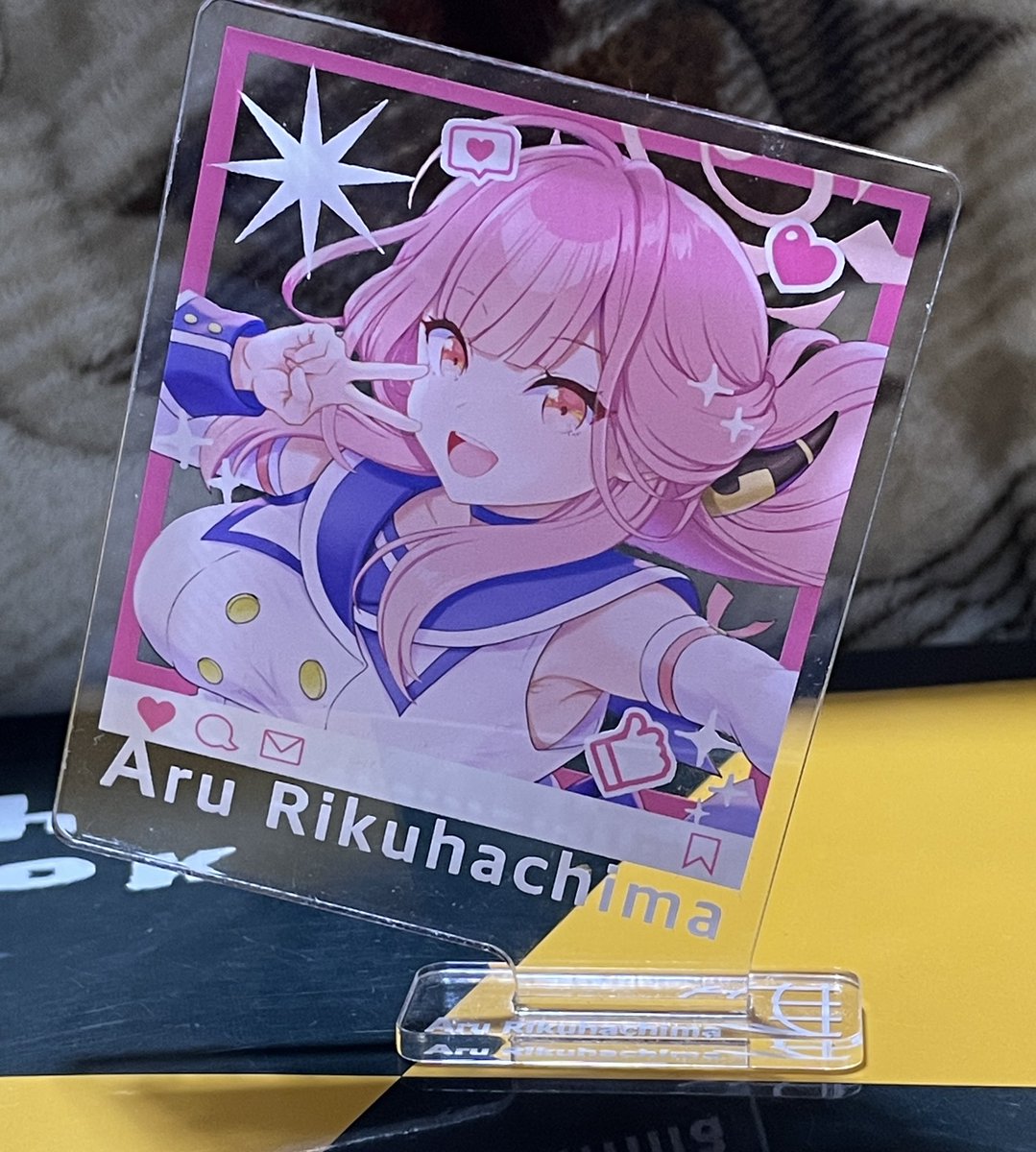 冬コミの新刊グッズセットに入るアクスタです!
手のひらサイズのアイドルアルちゃんです
とりま、こたつの前で撮影してみました 