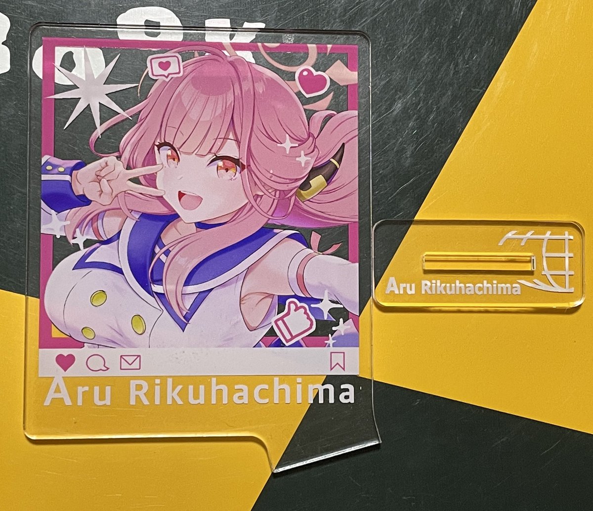 冬コミの新刊グッズセットに入るアクスタです!
手のひらサイズのアイドルアルちゃんです
とりま、こたつの前で撮影してみました 