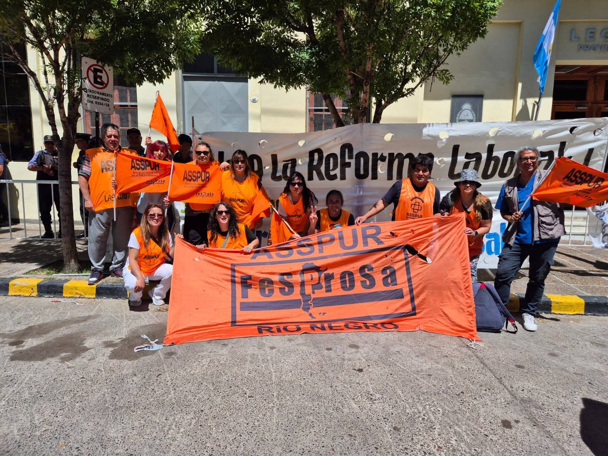 FESPROSAsalud's tweet photo. Fesprosa se movilizó en el país en contra de la reforma laboral

La Federación se movilizó en varios puntos del país. La calle impuso la caída del capítulo 11 del Presupuesto y la postergación del tratamiento de la regresiva reforma laboral.

https://t.co/9LbELs9Ovx https://t.co/QScVncyDcb