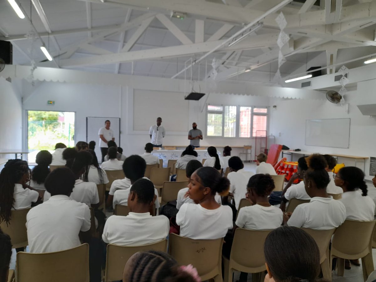 Découverte des métiers de la mer à destination de nos 3è de <a href="/CGRichardSamuel/">Collège Richard Samuel</a>, lundi 15 décembre 2025, par le centre de formation Guadeloupe Océan. Élèves curieux, intéressés. Prestation dynamique. <a href="/AcGuadeloupe/">Académie de la Guadeloupe</a> <a href="/GFioni/">Gabriele Fioni</a>
