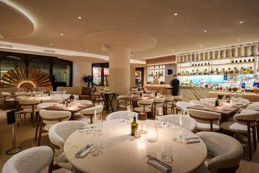 portalhoreca's tweet image. Así es #NotaBluNewBrasserie de #Madrid: #interiorismo sofisticado y cocina mediterránea con influencia francesa 

profesionalhoreca.com/el-nuevo-nota-…

#restaurantes #aperturas #CasanisGroup