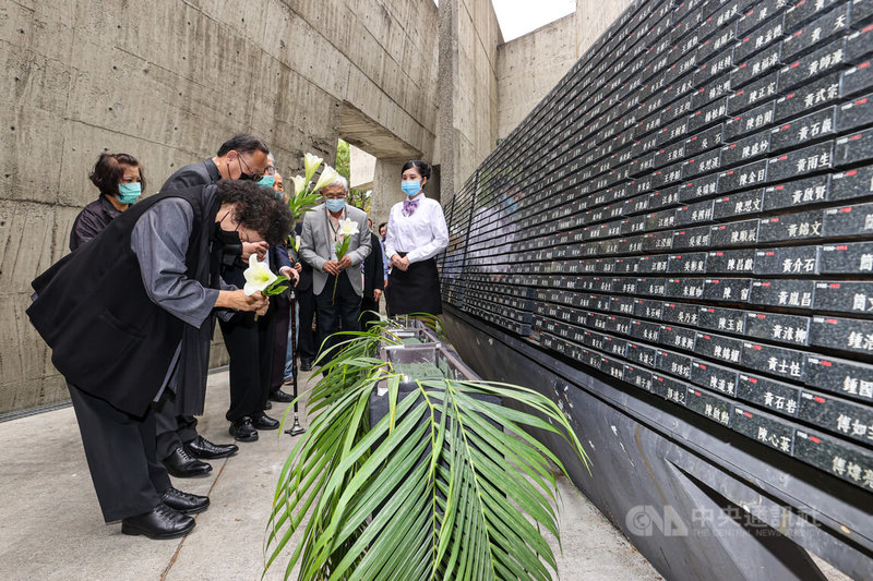 Winosaur tweet media