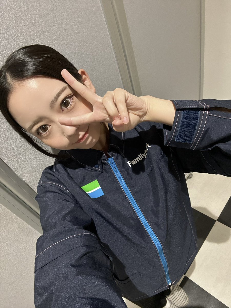 ファミマプリント
第1弾発売中です💚💙🤍

是非FamilyMartさんの制服を着てるりんかGETしてください💞💞

 #HKT48  #FamilyMart さん