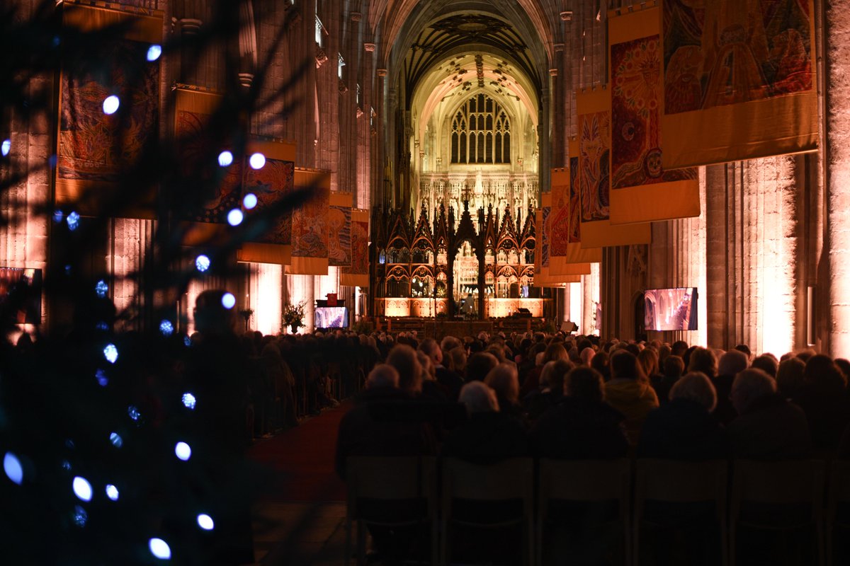 Winchester Cathedral tweet media