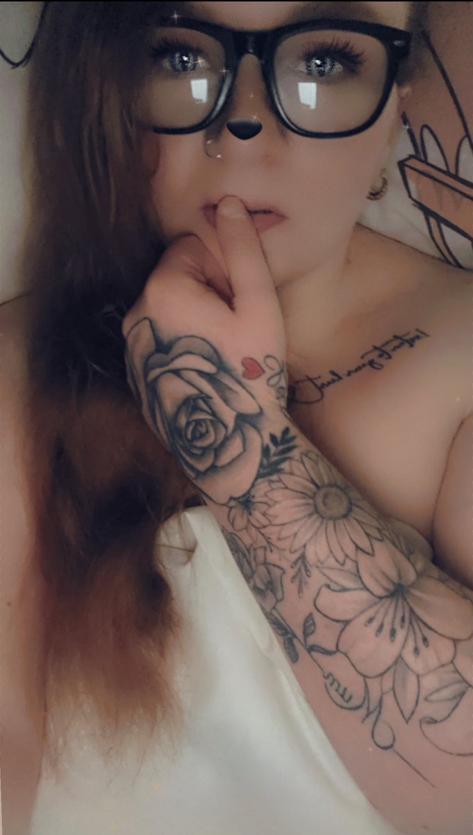 Little throw back from when I had long hair 💁‍♀️but love showing off my ink 😍