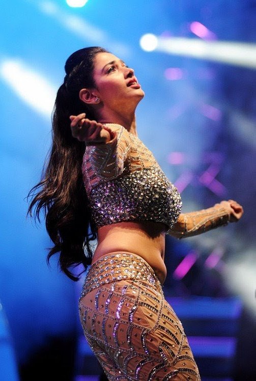 G8h76CWaEAA1fbK?format=jpg&name=900x900