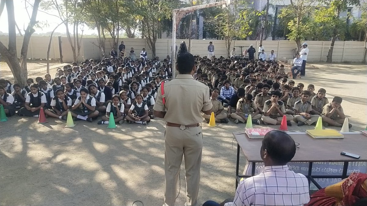 ahtuwarangal's tweet photo. We conducted the awareness program at Hyderabad Public School, Rangashaipet, Warangal about (350) students attended #humantraffciking #labourtrafficking #sexualtrafficking #childmarriage #Cybercrime @tg_ahtuofficial
@TelanganaDGP
@cpwarangal
@tg_womensafety https://t.co/6pXI6pcUdi