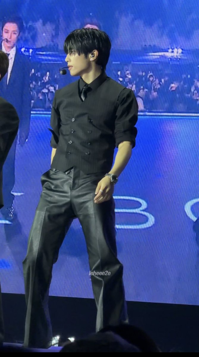 leheee2e's tweet image. 존나쌔끈남자