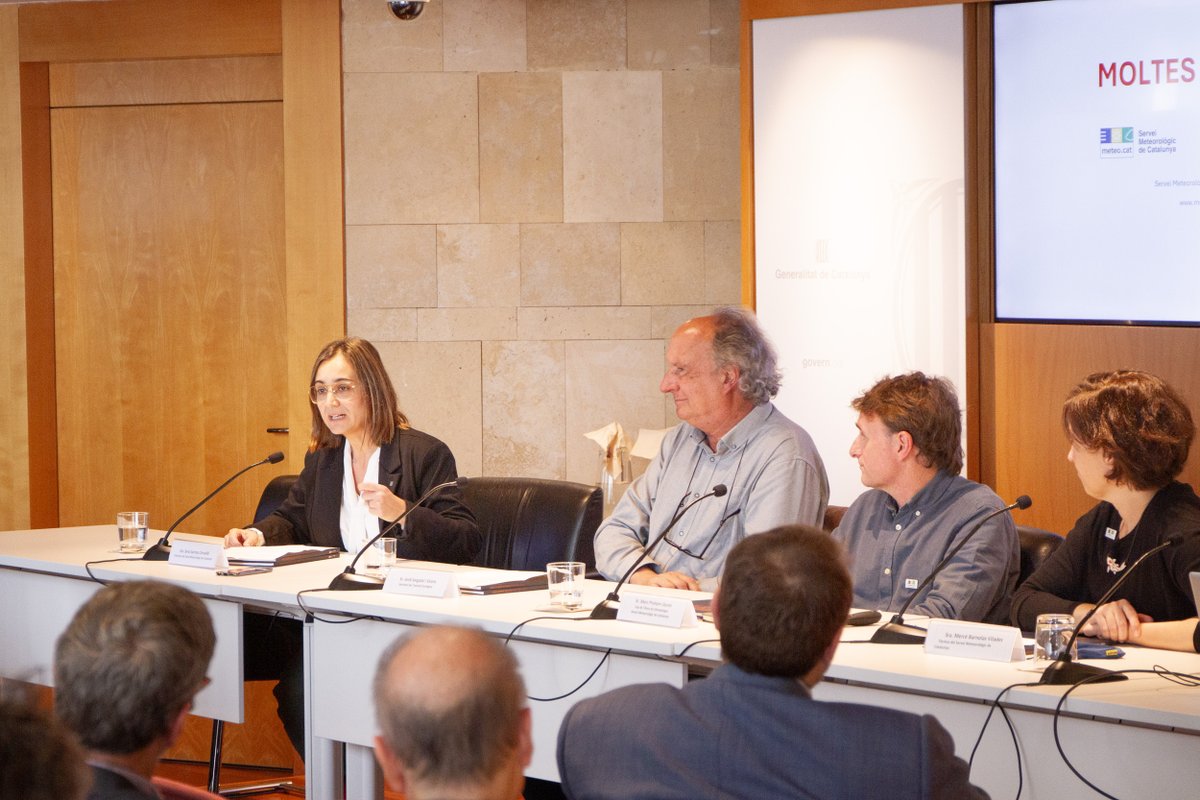 meteocat's tweet image. Ahir va ser un GRAN DIA🥹 Amb molta il·lusió vam presentar el nou Atles Climàtic de Catalunya 1991-2020 ☀️☔️✨ Gràcies al centenar de persones que ens hi vau acompanyar, tenim el cor ple!!!❤️ Us expliquem alguns dels resultats sobre les dades extremes (inèdit!) 🧵👇