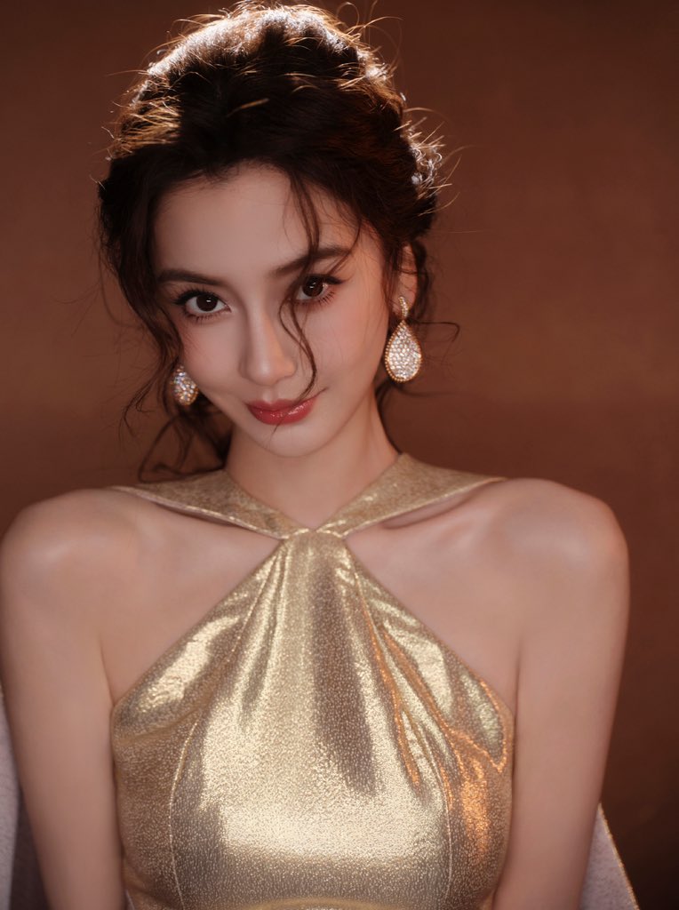 cdrama_update's tweet image. #Angelababy for the 2025 BBArt’s Night

More - weibo.com/2626304873/524… 

#YangYing #杨颖